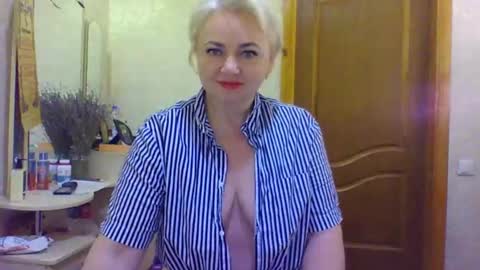 Snapshot of oliviaparadise chatting on January 5, 2:19 pm oliviaparadise online show from January 5, 2:19 pm