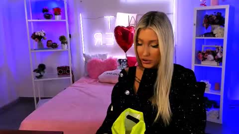 Olivia online show from February 24, 8:06 am