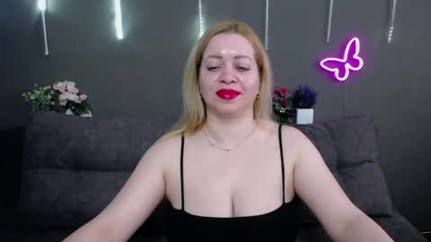 Oliviaverr online show from May 15, 7:39 am