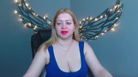 Oliviaverr online show from May 27, 12:35 pm