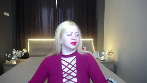 Oliviaverr online show from July 14, 11:59 am
