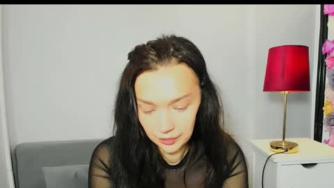 OliviaWomen online show from February 4, 10:30 am