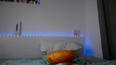 Snapshot of olivka_flower chatting on February 22, 1:00 am Angelina Lina online show from February 22, 1:00 am