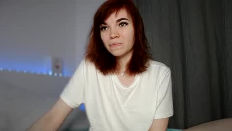 Snapshot of olivka_flower chatting on February 19, 7:05 pm Angelina Lina online show from February 19, 7:05 pm