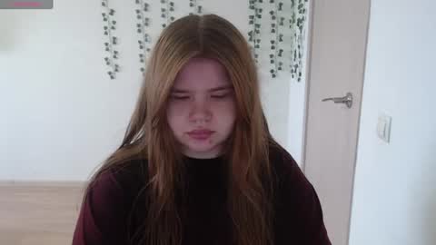  MellY  online show from August 3, 6:26 am