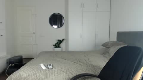 onebestlover online show from October 22, 11:45 am