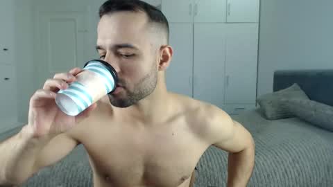 onebestlover online show from October 9, 9:37 am