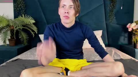 Erick  online show from March 9, 4:22 pm