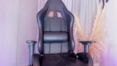 misssaray official online show from March 11, 10:35 pm