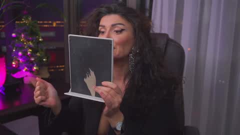Nicolle online show from December 14, 5:58 pm