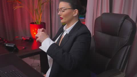 Nicolle online show from January 27, 8:17 pm