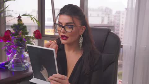 Nicolle online show from December 22, 9:11 am