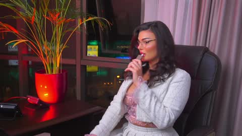 Nicolle online show from January 31, 7:51 pm