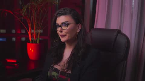 Nicolle online show from January 9, 2:01 am