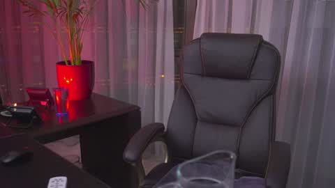 Nicolle online show from January 19, 6:32 pm
