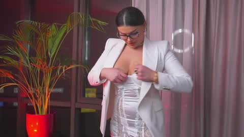 Nicolle online show from January 26, 11:18 pm