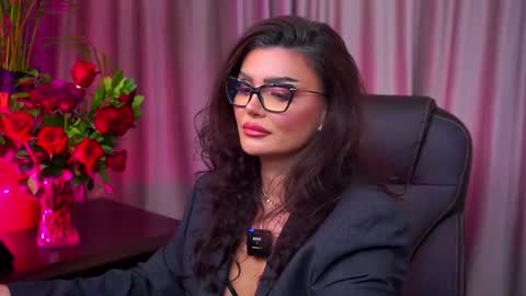 Nicolle online show from September 9, 9:37 pm