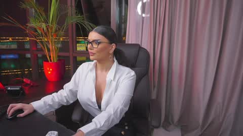 Nicolle online show from January 21, 4:58 pm