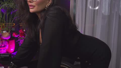 Nicolle online show from December 20, 9:06 pm
