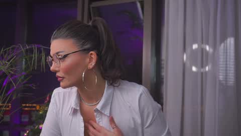 Nicolle online show from December 16, 3:43 pm
