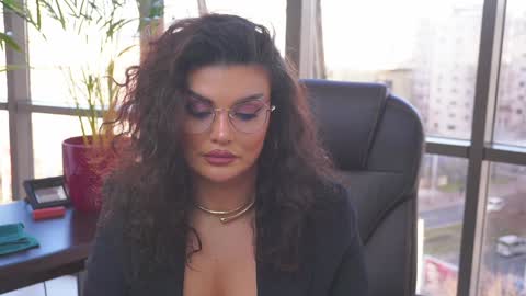 Nicolle online show from January 23, 1:45 pm