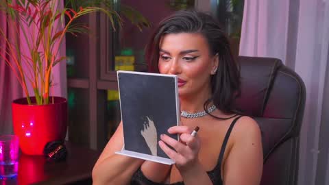 Nicolle online show from February 2, 8:30 pm