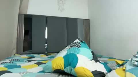 PAREJA LATINA JOVEN MUY CACHONDOS online show from June 7, 12:27 am