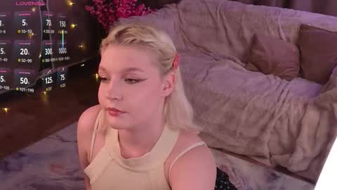 Annie online show from February 25, 3:59 pm