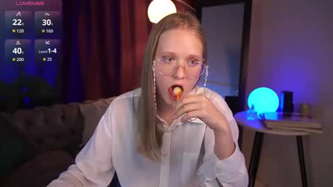 Snapshot of opheliajoyce chatting on September 24, 5:58 am Ophelia online show from September 24, 5:58 am