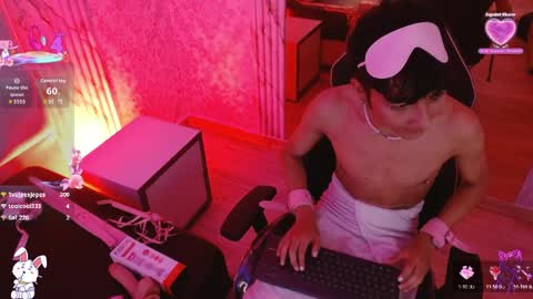 osamu_tay online show from April 10, 6:30 am