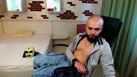 OscarWills online show from May 8, 5:24 am