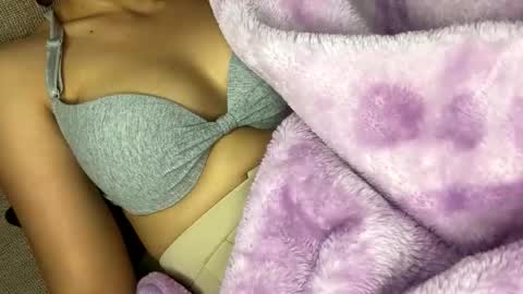 oumaimasoufaine66 online show from November 10, 8:33 pm