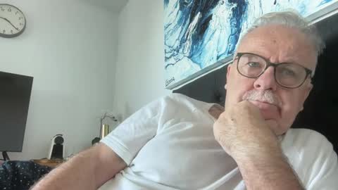 Snapshot of ozhairybearxxxx chatting on December 19, 10:21 pm ozhairybearxxxx online show from December 19, 10:21 pm