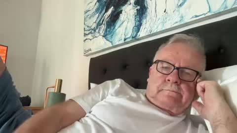 Snapshot of ozhairybearxxxx chatting on December 2, 6:46 am ozhairybearxxxx online show from December 2, 6:46 am
