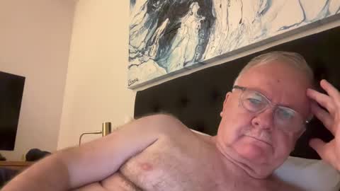 Snapshot of ozhairybearxxxx chatting on December 3, 11:07 am ozhairybearxxxx online show from December 3, 11:07 am