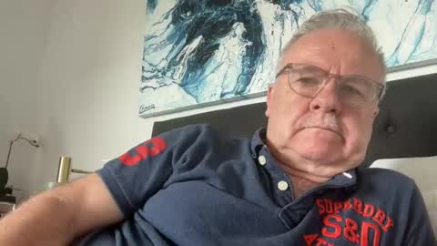 Snapshot of ozhairybearxxxx chatting on December 9, 2:45 am ozhairybearxxxx online show from December 9, 2:45 am