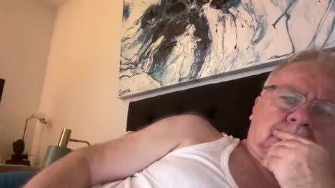Snapshot of ozhairybearxxxx chatting on December 7, 8:49 am ozhairybearxxxx online show from December 7, 8:49 am