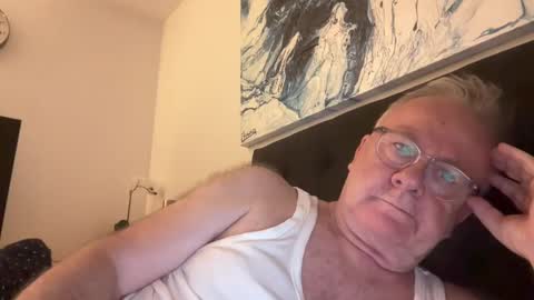 Snapshot of ozhairybearxxxx chatting on December 9, 10:32 am ozhairybearxxxx online show from December 9, 10:32 am