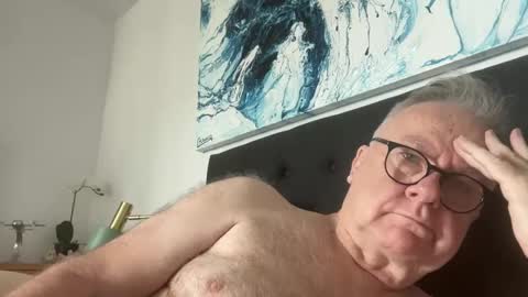 Snapshot of ozhairybearxxxx chatting on January 14, 12:43 am ozhairybearxxxx online show from January 14, 12:43 am