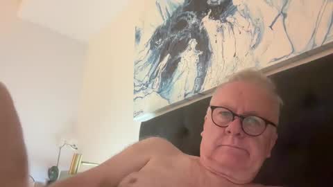 Snapshot of ozhairybearxxxx chatting on December 24, 11:28 am ozhairybearxxxx online show from December 24, 11:28 am