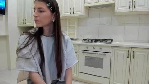 Lili  online show from September 18, 8:18 am