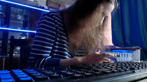 Ella online show from May 5, 7:36 am
