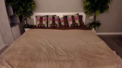 Paige online show from December 4, 7:08 am