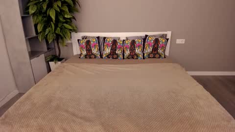 Paige online show from November 24, 7:07 am