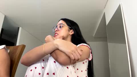 pamela_milleer online show from January 6, 12:05 am