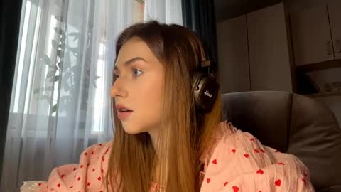 Lia online show from May 28, 3:10 pm