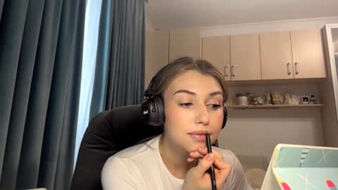 Lia online show from June 17, 2:22 pm