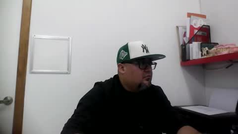 panditernurita12 online show from March 15, 6:55 pm