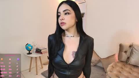 PAOLA IM INDEPENDENT MODEL online show from March 9, 11:20 pm