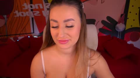 Snapshot of paolamola chatting on December 17, 3:06 pm Lia online show from December 17, 3:06 pm